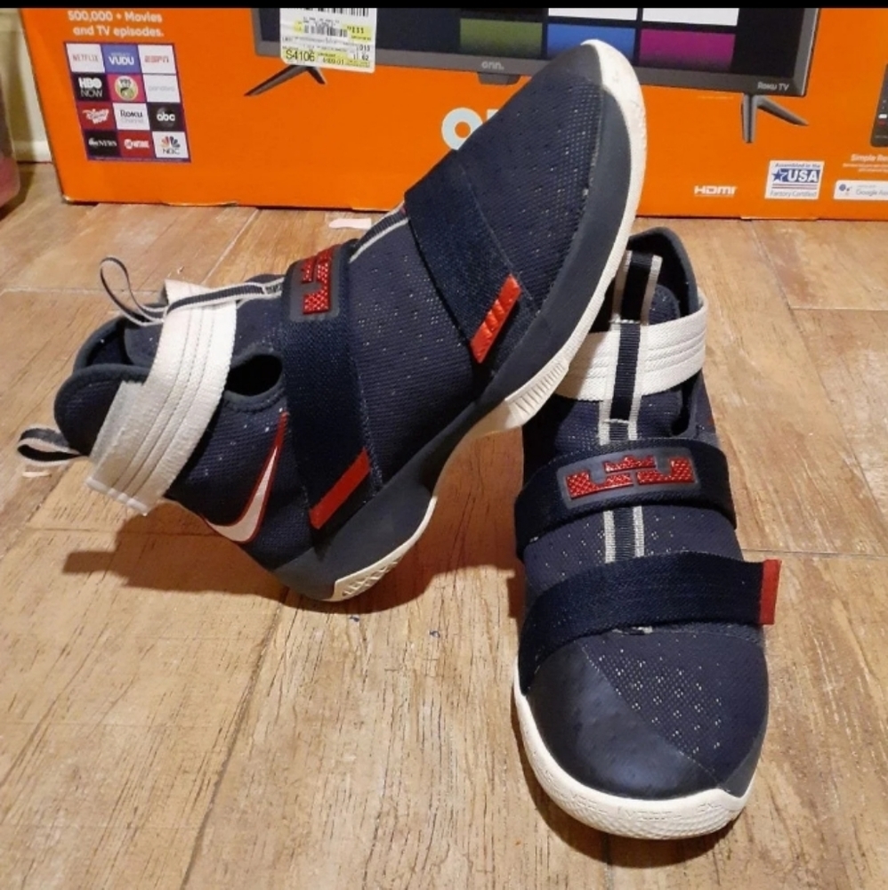 Men Nike LeBron Soldier 10 High Top shoes